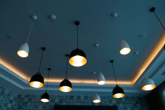Lampy Pedrali – nowoczesne oświetlenie do domu i przestrzeni komercyjnych